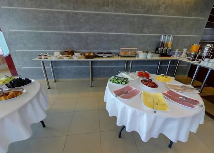 International מלון סרנדה