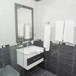 萨兰达国际酒店 4* Sarandë