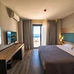 萨兰达国际酒店 4* Sarandë