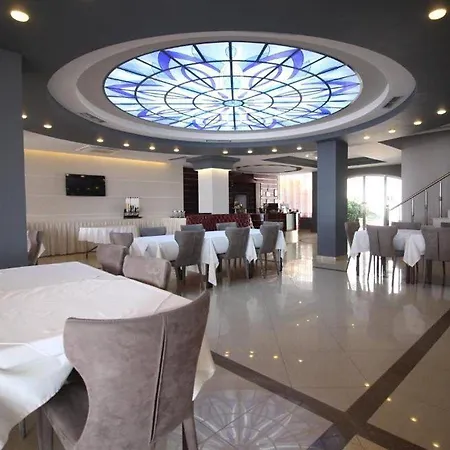 International 4* Sarandë