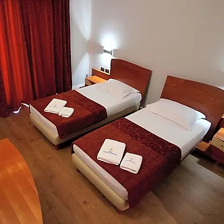 International 4* Sarandë