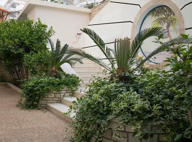 酒店 萨兰达国际酒店 4*